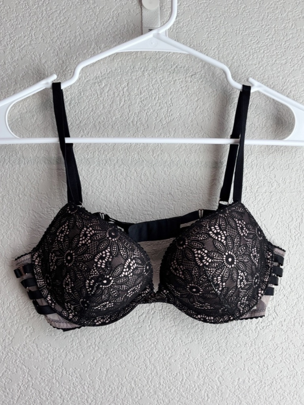 Victoria’s Secret Very Sexy Push Up Bra Black Lace 34B